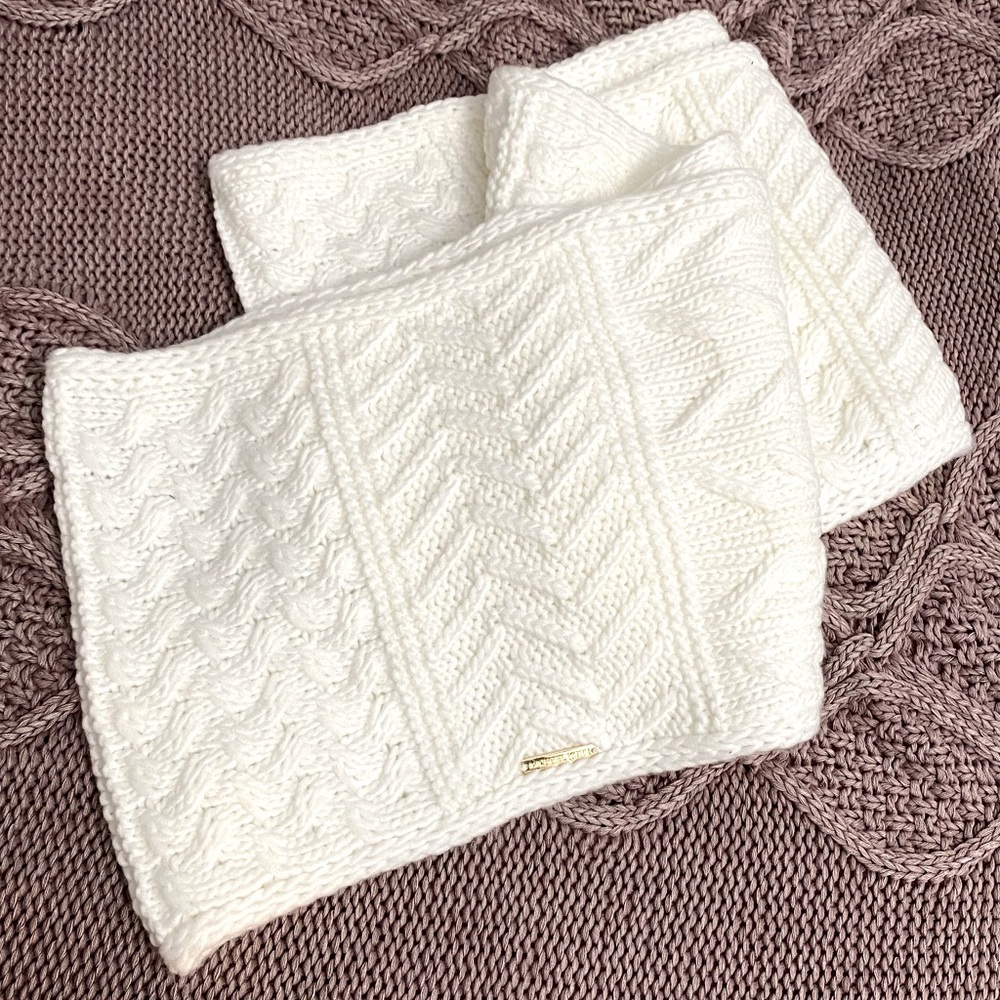 New with tags Michael Kors white infinity scarf